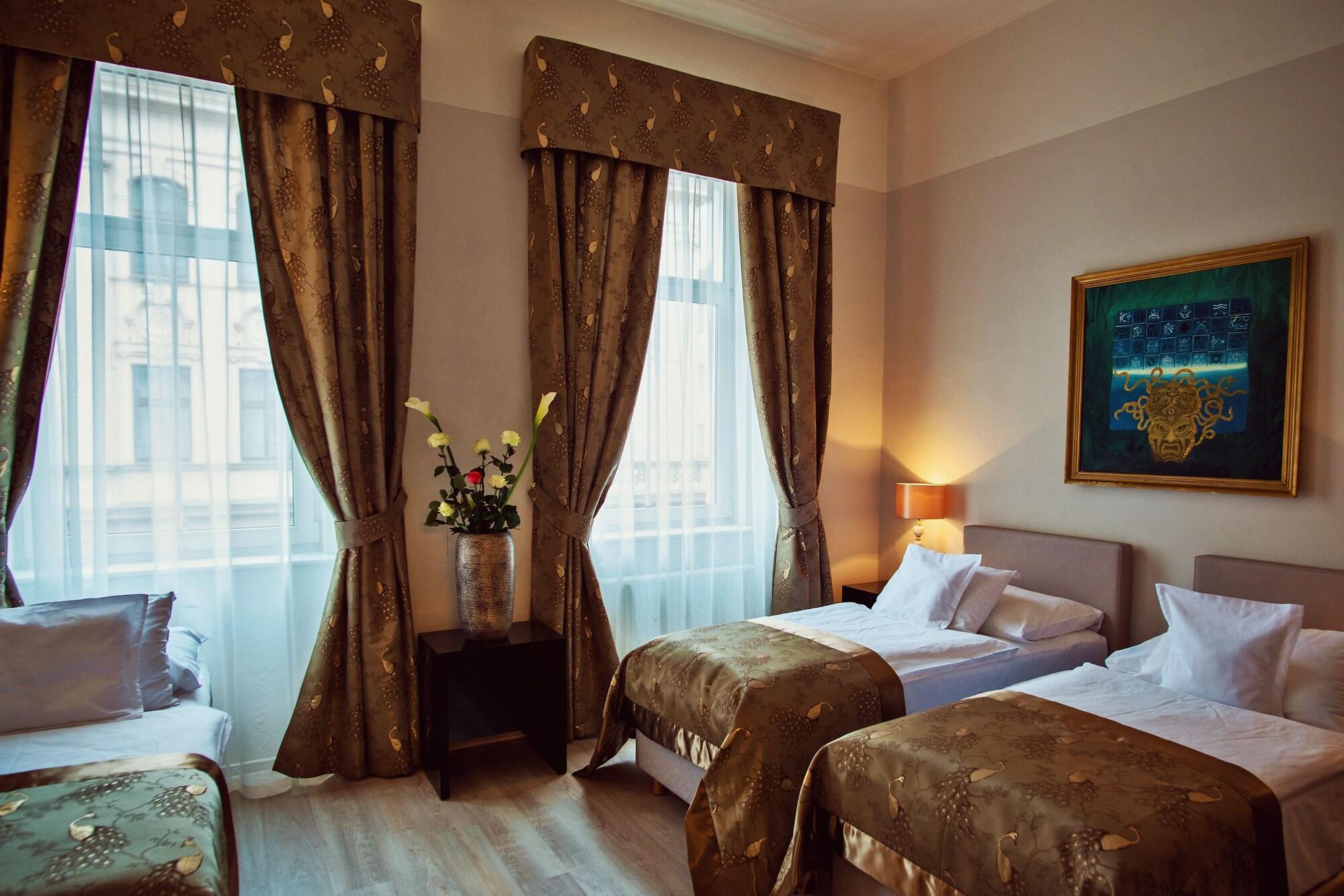 פראג Hotel Julian מראה חיצוני תמונה