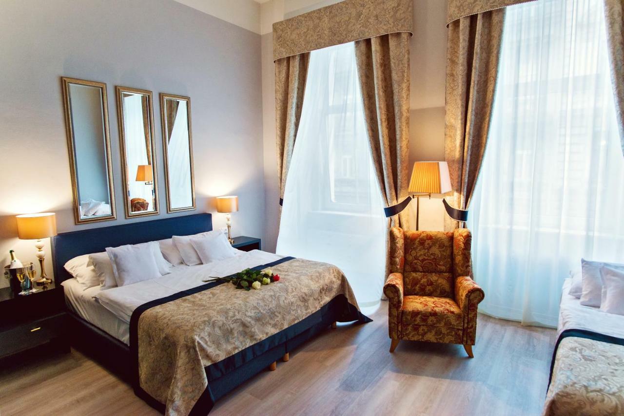 פראג Hotel Julian מראה חיצוני תמונה